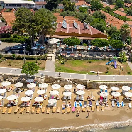 Clover Magic Nova Готель *